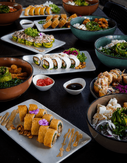 Selección de rolls y platos de Costa Sushi